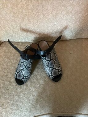 Vionic Black & Gray Snake-Print Peep Toe Slingback Heels